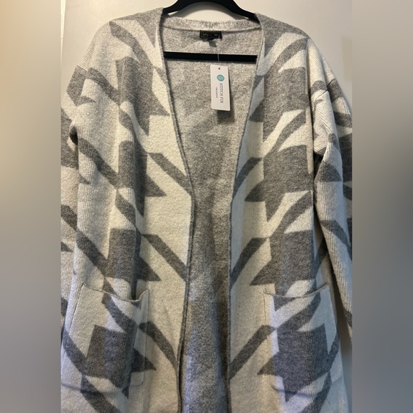 Lety & Me Gray and White Stitch Fix NWT Long Women's Cardigan Sweater Small - Picture 2 of 5